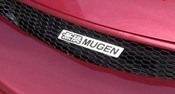 Эмблема (шильдик) решетки радиатора Mugen Ford Fiesta 5 хэтчбэк 5 дв. дорестайлинг (2001-2005)