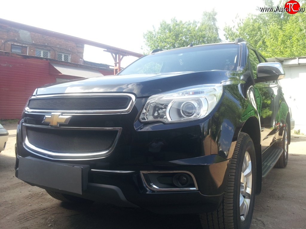 1 469 р. Сетка в решетку радиатора (верхняя) Russtal Chevrolet Trailblazer GM800 дорестайлинг (2012-2016) (черная)  с доставкой в г. Нижний Новгород