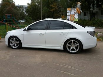 4 099 р. Пороги накладки пластиковые CT  Chevrolet Cruze ( J300,  J305,  J308) (2009-2015) седан дорестайлинг, хэтчбек дорестайлинг, седан рестайлинг, универсал рестайлинг, хэтчбек рестайлинг (Неокрашенные)  с доставкой в г. Нижний Новгород. Увеличить фотографию 3