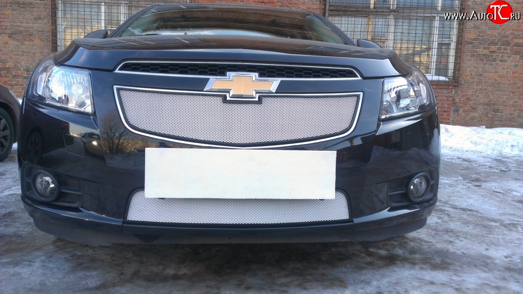 1 559 р. Нижняя сетка на бампер Russtal (хром) Chevrolet Cruze J300 седан дорестайлинг (2009-2012)  с доставкой в г. Нижний Новгород