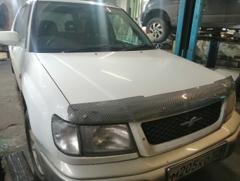 2 489 р. Дефлектор капота CA-Plastiс  Subaru Forester  SF (1997-2000) дорестайлинг (Шелкография карбон-серебро)  с доставкой в г. Нижний Новгород. Увеличить фотографию 4