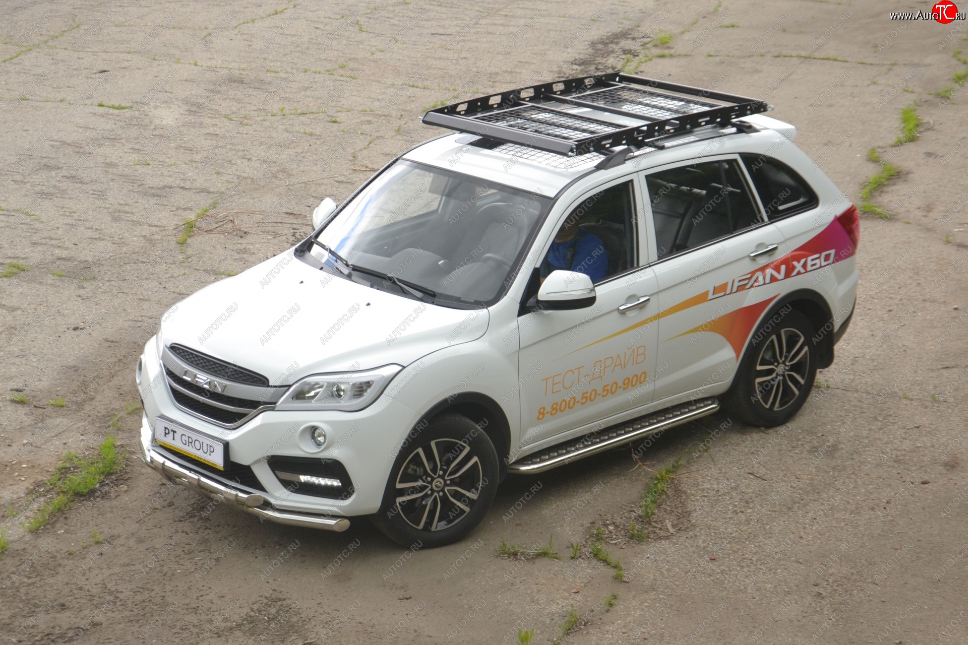 25 999 р. Порожки для ног из трубы Ø51 с алюминиевой площадкой Petroil Tuning Lifan X60 2-ой рестайлинг (2016-2025) (Нержавеющая полированная сталь)  с доставкой в г. Нижний Новгород