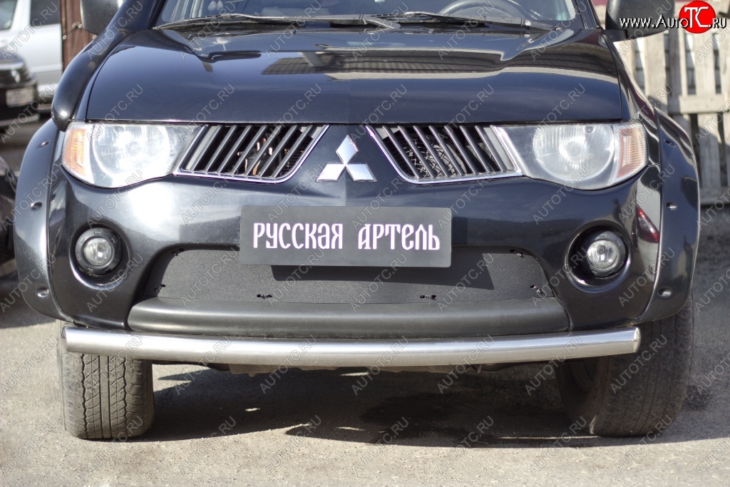 1 299 р. Зимняя заглушка решетки переднего бампера РА  Mitsubishi L200  4 (2006-2014)  дорестайлинг  с доставкой в г. Нижний Новгород