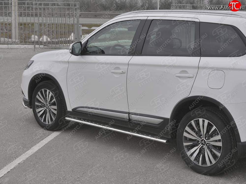 21 749 р. Защита порогов (Ø75x42 мм с проступью, нержавейка) Russtal Mitsubishi Outlander GF 3-ий рестайлинг (2018-2022)  с доставкой в г. Нижний Новгород