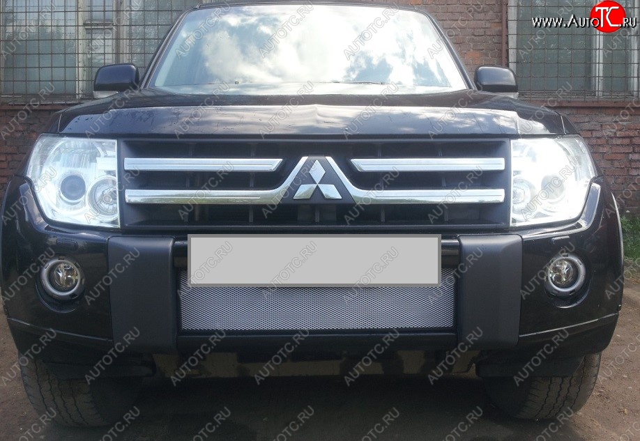 1 539 р. Защитная решётка в воздуховод автомобиля Russtal (хром) Mitsubishi Pajero 4 V80 дорестайлинг (2006-2011)  с доставкой в г. Нижний Новгород