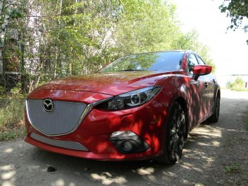 4 599 р. Защитная сетка в бампер (низ, ячейка 4х10 мм) Alfeco Премиум Mazda 3/Axela BM дорестайлинг седан (2013-2016) (Хром)  с доставкой в г. Нижний Новгород. Увеличить фотографию 2