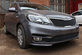 3 199 р. Защитная сетка в бампер (низ, ячейка 3х7 мм) Alfeco Стандарт KIA Rio 3 QB рестайлинг седан (2015-2017) (Чёрная)  с доставкой в г. Нижний Новгород. Увеличить фотографию 2