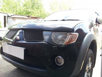 3 779 р. Защитная сетка в бампер (низ, ячейка 3х7 мм) Alfeco Стандарт Mitsubishi L200 4  дорестайлинг (2006-2014) (Чёрная)  с доставкой в г. Нижний Новгород. Увеличить фотографию 2