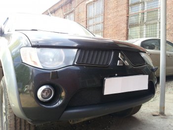 3 779 р. Защитная сетка в бампер (низ, ячейка 3х7 мм) Alfeco Стандарт Mitsubishi L200 4  дорестайлинг (2006-2014) (Чёрная)  с доставкой в г. Нижний Новгород. Увеличить фотографию 3