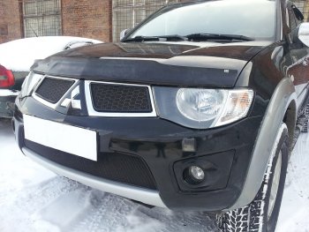 3 779 р. Защитная сетка в бампер (низ, ячейка 3х7 мм) Alfeco Стандарт Mitsubishi L200 4  дорестайлинг (2006-2014) (Чёрная)  с доставкой в г. Нижний Новгород. Увеличить фотографию 2