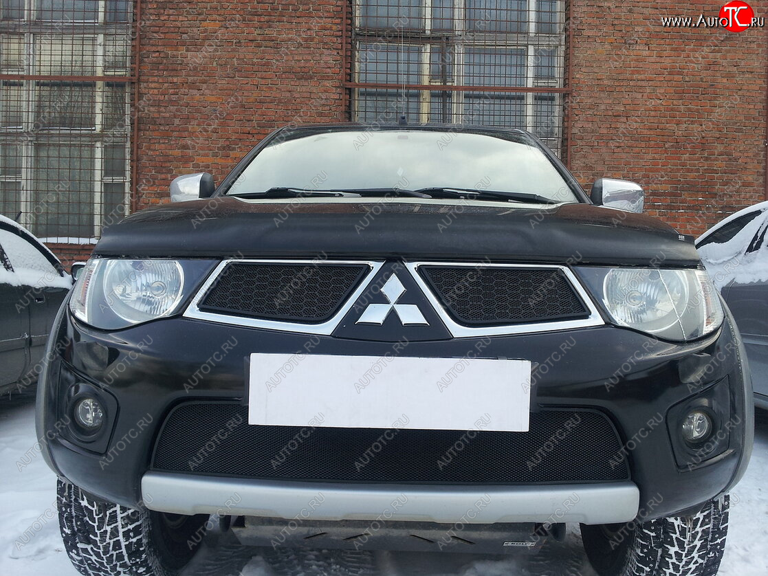 3 779 р. Защитная сетка в бампер (низ, ячейка 3х7 мм) Alfeco Стандарт Mitsubishi L200 4  дорестайлинг (2006-2014) (Чёрная)  с доставкой в г. Нижний Новгород