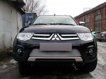 3 589 р. Защитная сетка в бампер (низ, ячейка 3х7 мм) Alfeco Стандарт Mitsubishi L200 4  рестайлинг (2013-2016) (Хром)  с доставкой в г. Нижний Новгород. Увеличить фотографию 2