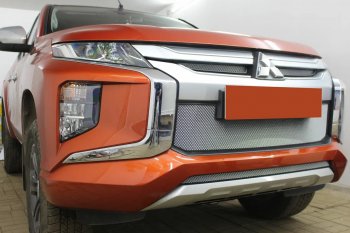 2 699 р. Защитная сетка в бампер (низ, ячейка 3х7 мм) Alfeco Стандарт Mitsubishi L200 5 KK,KL рестайлинг (2018-2022) (Хром)  с доставкой в г. Нижний Новгород. Увеличить фотографию 3