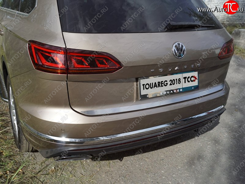 3 199 р. Накладка на заднюю дверь, ТСС Тюнинг  Volkswagen Touareg  CR (2018-2025) (Лист шлифованный)  с доставкой в г. Нижний Новгород