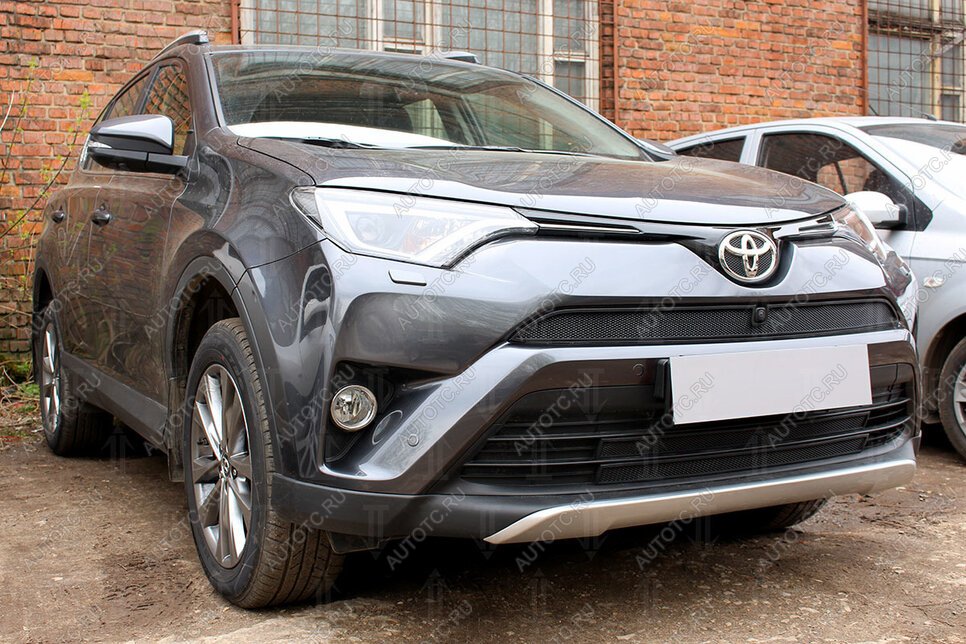 2 799 р. Защита радиатора (верх с камерой) Стрелка11 Стандарт Toyota RAV4 XA40 5 дв. рестайлинг (2015-2019) (черная)  с доставкой в г. Нижний Новгород