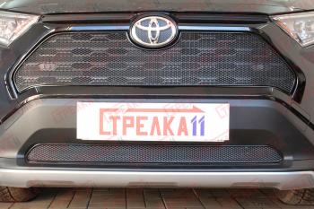 3 899 р. Защита радиатора (верх с парктроником, камерой) Стрелка11 Стандарт Toyota RAV4 XA50 5 дв. дорестайлинг (2018-2024) (черная)  с доставкой в г. Нижний Новгород. Увеличить фотографию 2