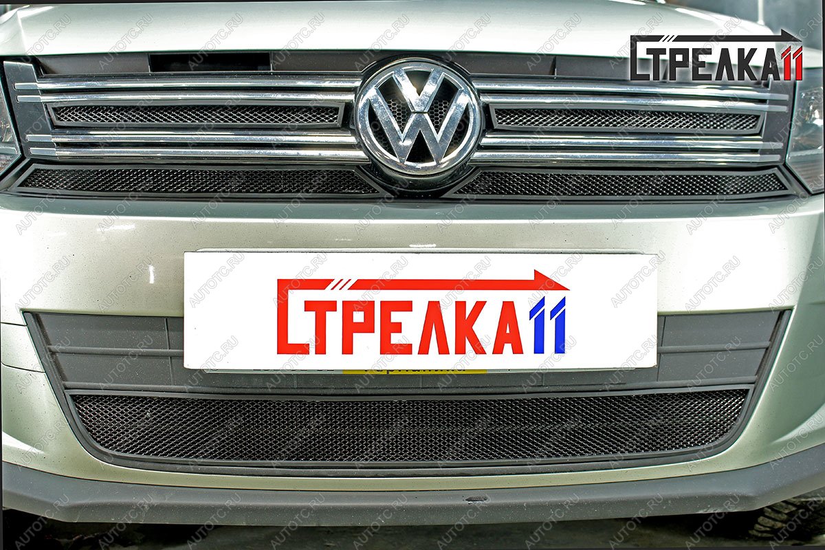 5 749 р. Защита радиатора (верх 4 части) Стрелка11 Стандарт Volkswagen Tiguan NF рестайлинг (2011-2017) (черная)  с доставкой в г. Нижний Новгород