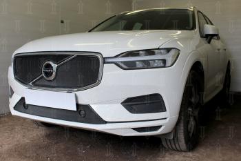 3 499 р.  Защита радиатора (Momentum) (верх 2 части) Стрелка11 Стандарт  Volvo XC60 (2017-2022) (черная)  с доставкой в г. Нижний Новгород. Увеличить фотографию 1