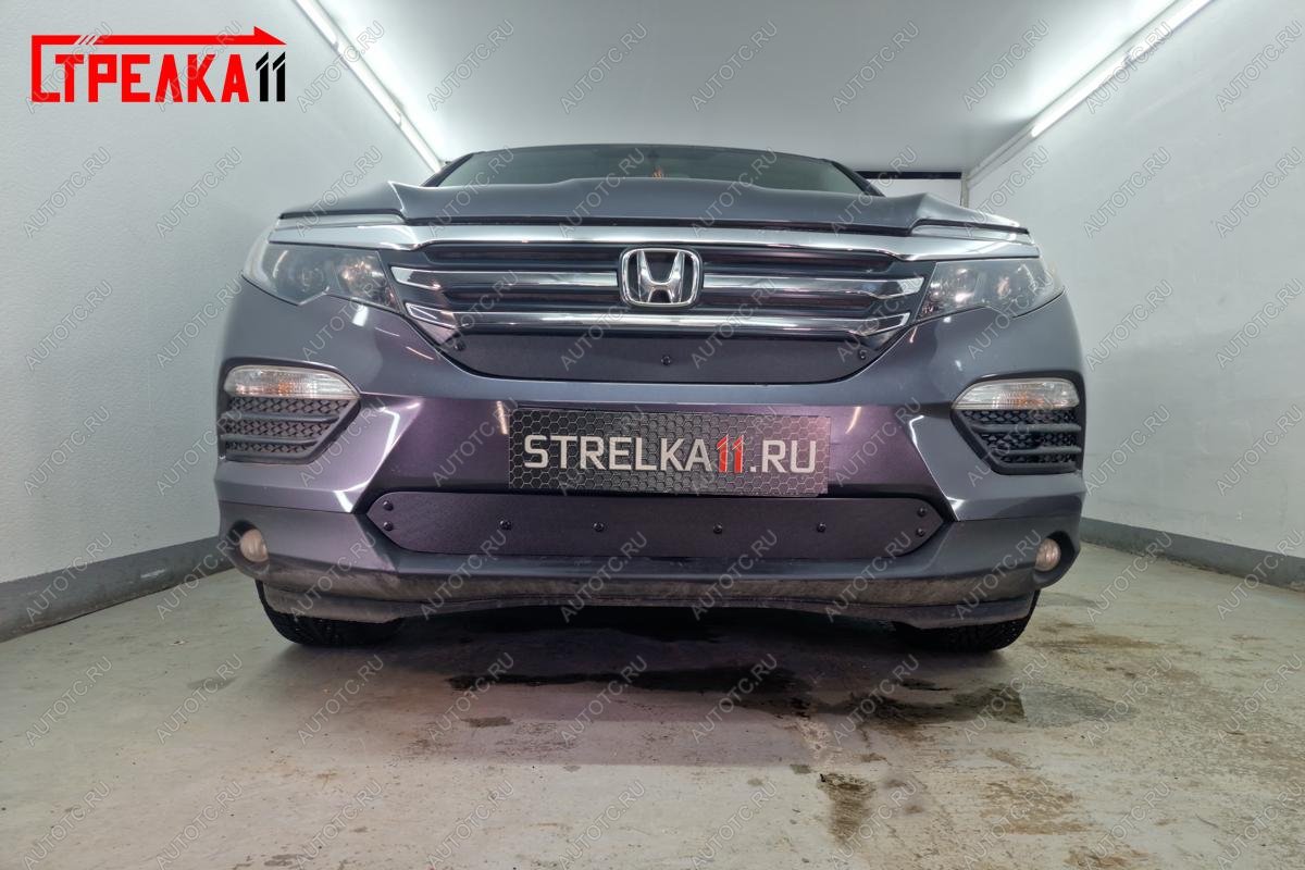 799 р. Зимняя заглушка решетки радиатора (верх) Стрелка11  Honda Pilot  YF6 (2016-2019) дорестайлинг (черная)  с доставкой в г. Нижний Новгород