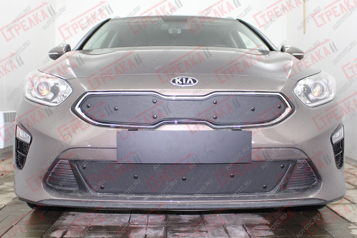 799 р. Зимняя заглушка решетки радиатора (верх) Стрелка11  KIA Ceed  3 CD (2018-2024) универсал, хэтчбэк (черная)  с доставкой в г. Нижний Новгород