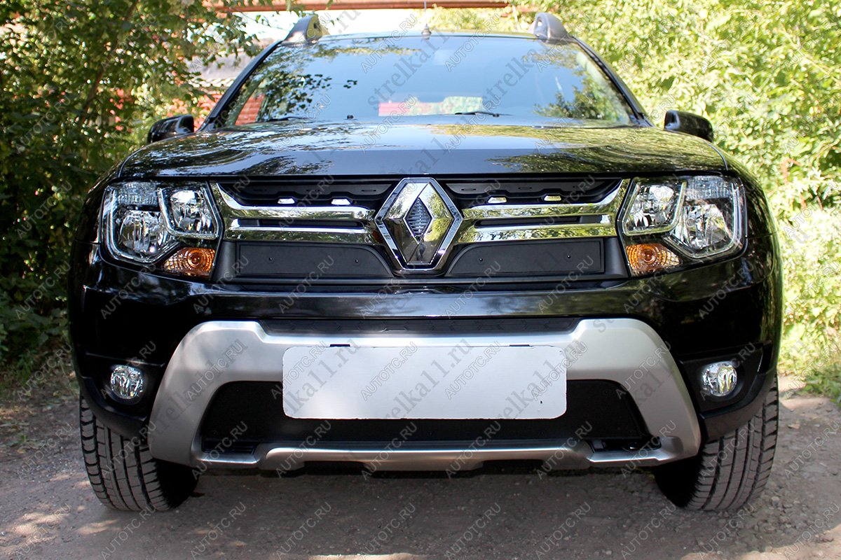 799 р. Зимняя заглушка решетки радиатора (верх) Стрелка11  Renault Duster  HS (2015-2021) рестайлинг (черная)  с доставкой в г. Нижний Новгород