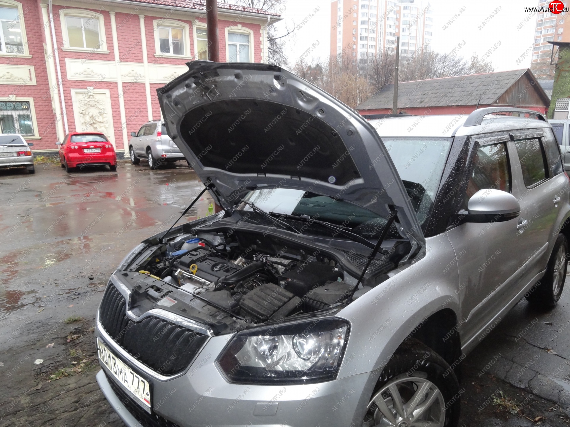 2 199 р. Упоры капота Russtal Skoda Yeti (2013-2018) (2 штуки)  с доставкой в г. Нижний Новгород