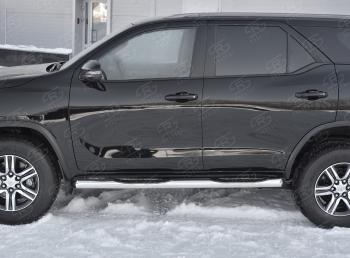 21 599 р. Защита порогов (Ø76 мм, с проступью) SLITKOFF  Toyota Fortuner  AN160 (2020-2024) рестайлинг (торцы со скосами 45°, полированная нержавейка)  с доставкой в г. Нижний Новгород. Увеличить фотографию 2