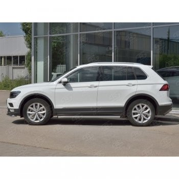 15 299 р.  Защита порогов (Ø63 мм, секции) Russtal  Volkswagen Tiguan  Mk2 (2016-2020) дорестайлинг (Вариант 2 (пластиковые заглушки))  с доставкой в г. Нижний Новгород. Увеличить фотографию 2