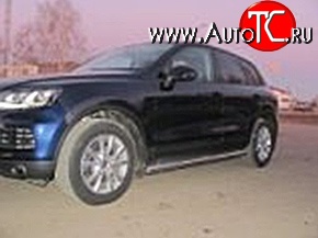 12 049 р. Защита порогов из круглой трубы диаметром 76 мм Металл Дизайн Volkswagen Touareg NF дорестайлинг (2010-2014)  с доставкой в г. Нижний Новгород